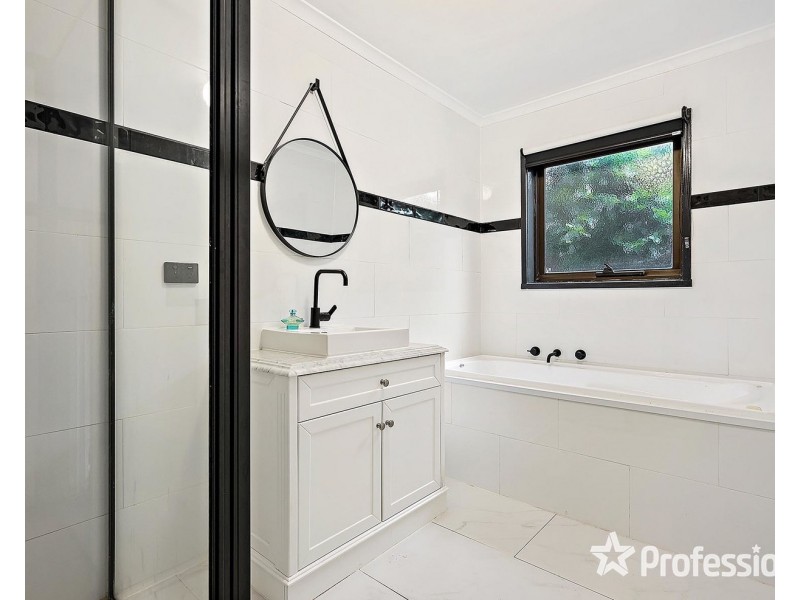 18 Pinnacle Rise, Lilydale VIC 3140