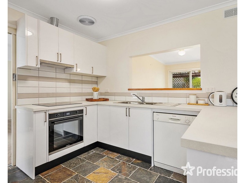 22 McDermott Avenue, Mooroolbark VIC 3138