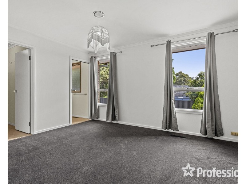 4 Woodpecker Pass, Chirnside Park VIC 3116