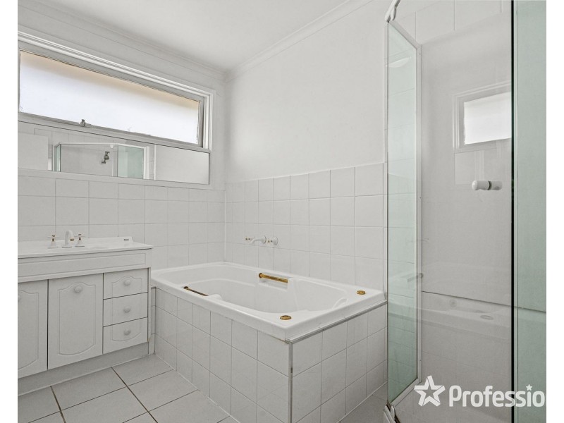 4 Woodpecker Pass, Chirnside Park VIC 3116