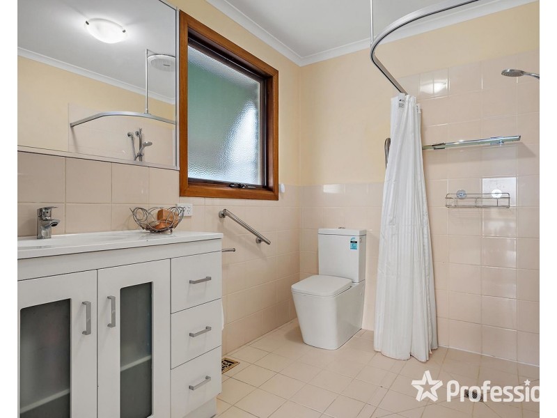 6 Chirnside Drive, Chirnside Park VIC 3116