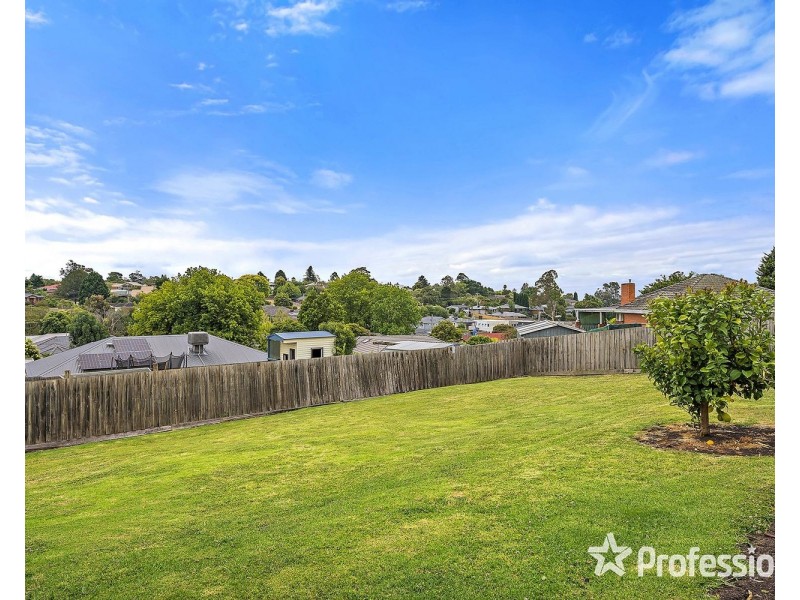 6 Chirnside Drive, Chirnside Park VIC 3116