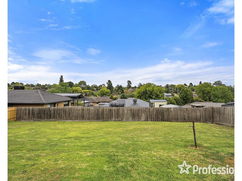 6 Chirnside Drive, Chirnside Park VIC 3116