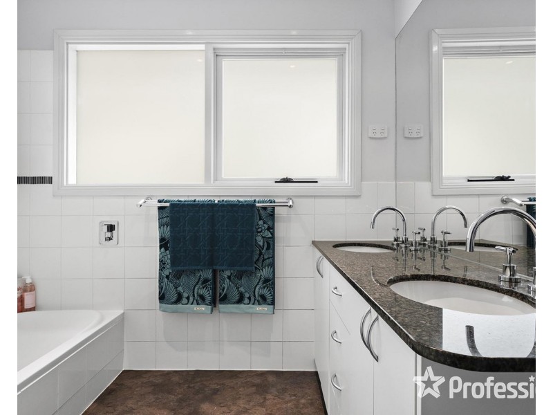 27 David Road, Lilydale VIC 3140