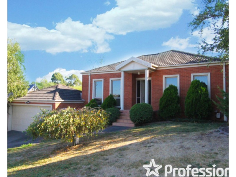 11 Darnley Way, Mooroolbark VIC 3138