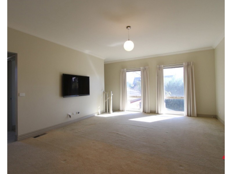 11 Darnley Way, Mooroolbark VIC 3138