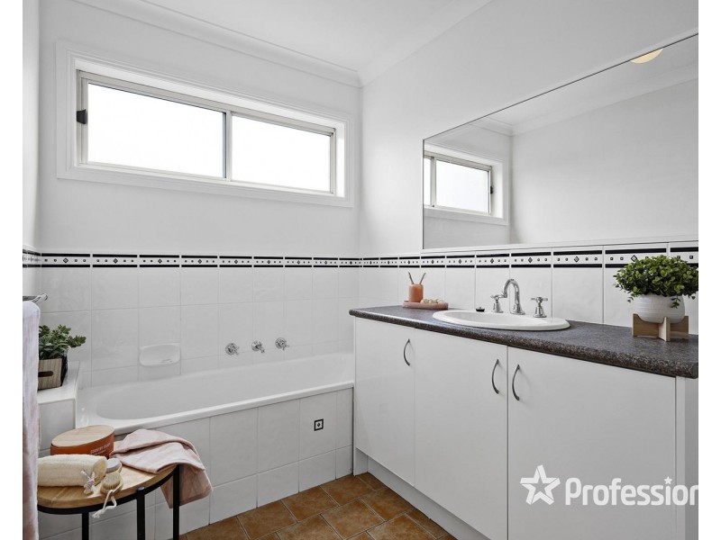 4/59 Old Melbourne Road, Chirnside Park VIC 3116