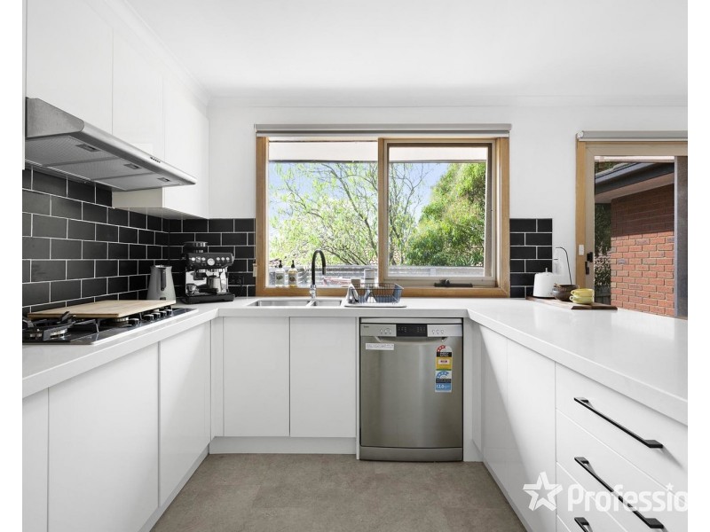 142 Nangathan Way, Croydon North VIC 3136