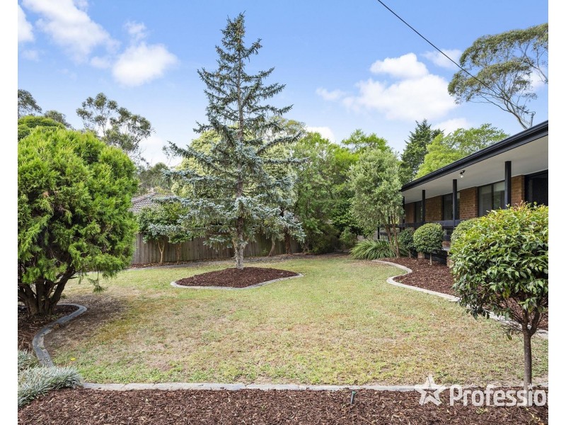 3 Dysart Place, Mooroolbark VIC 3138