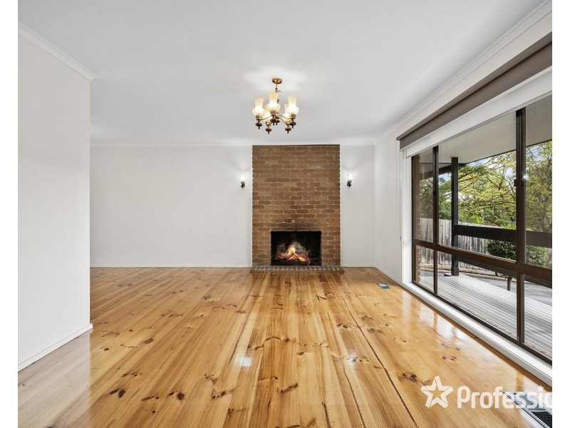 3 Dysart Place, Mooroolbark VIC 3138