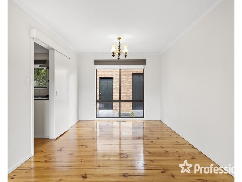 3 Dysart Place, Mooroolbark VIC 3138