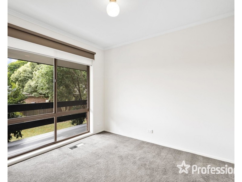 3 Dysart Place, Mooroolbark VIC 3138