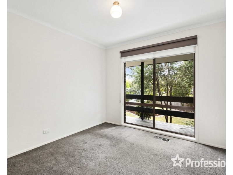 3 Dysart Place, Mooroolbark VIC 3138