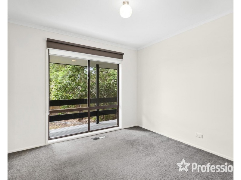 3 Dysart Place, Mooroolbark VIC 3138