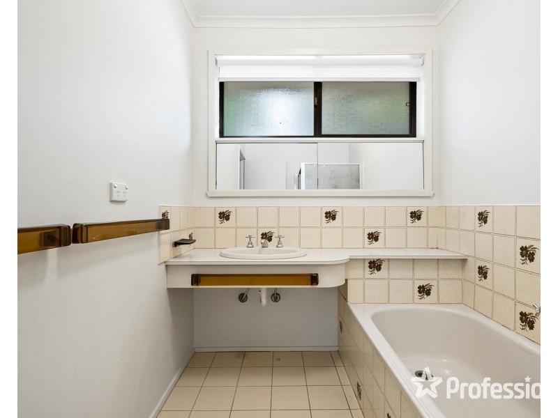 3 Dysart Place, Mooroolbark VIC 3138