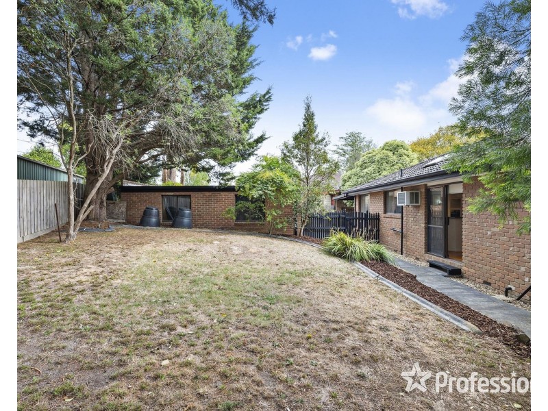 3 Dysart Place, Mooroolbark VIC 3138