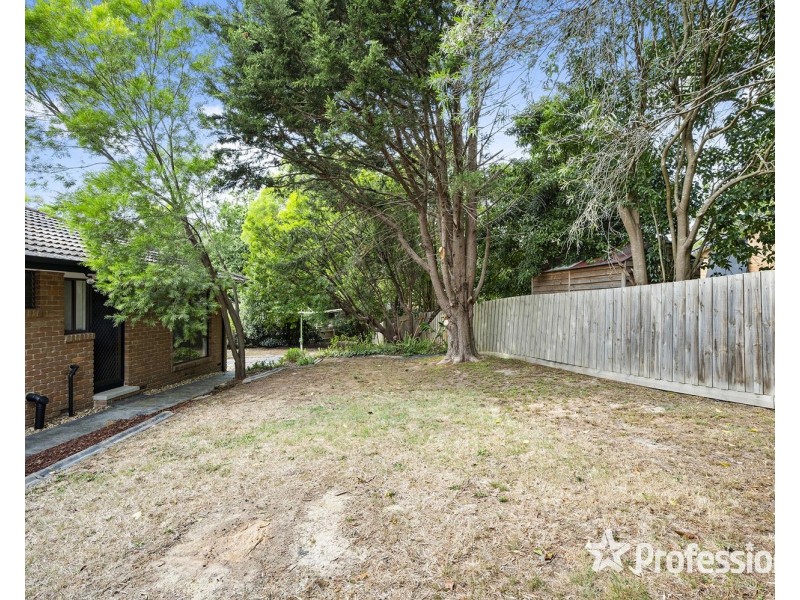 3 Dysart Place, Mooroolbark VIC 3138