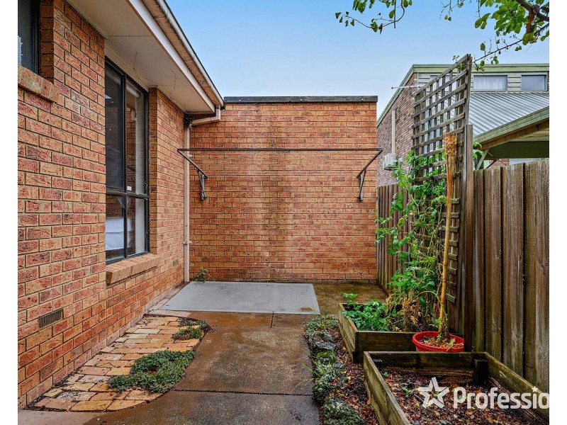 2/75 Cave Hill Road, Lilydale VIC 3140