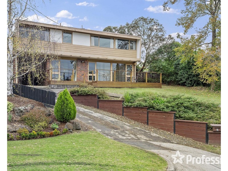 5 Cotswold Court, Chirnside Park VIC 3116