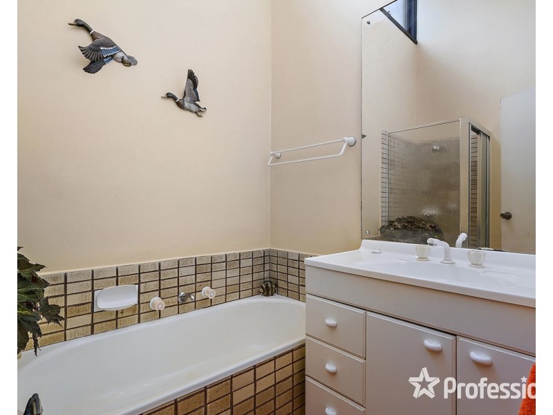 5 Cotswold Court, Chirnside Park VIC 3116