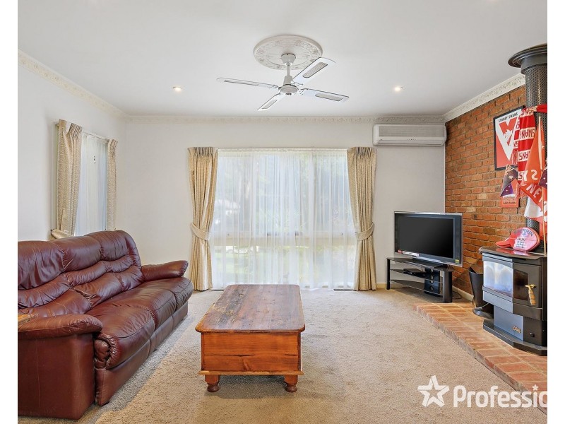 24 Hawkins Road, Montrose VIC 3765