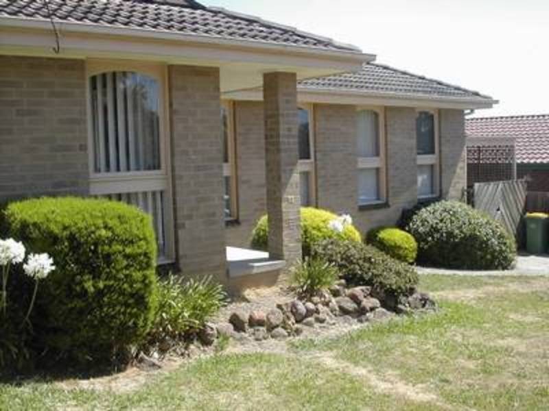 18 Larnook Crescent, Mooroolbark VIC 3138