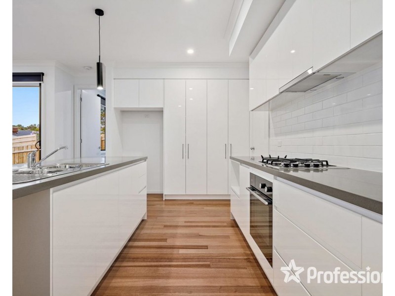 2/17 Erskine Ridge, Mooroolbark VIC 3138