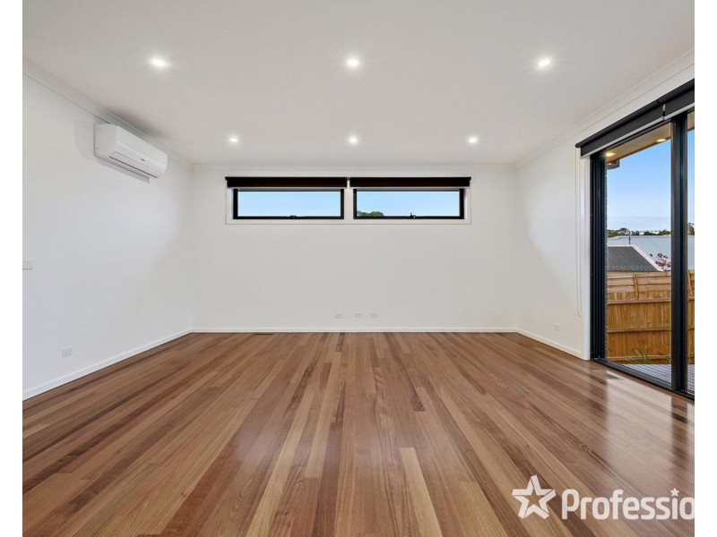 2/17 Erskine Ridge, Mooroolbark VIC 3138