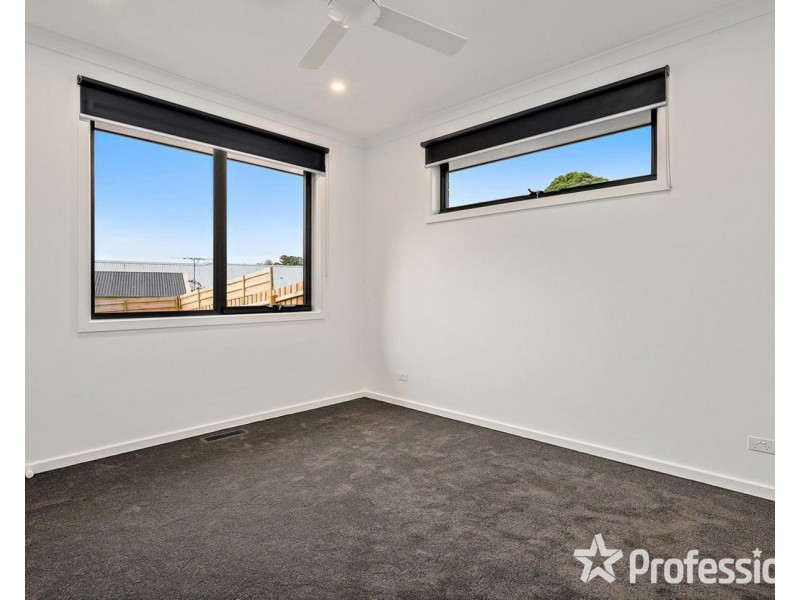 2/17 Erskine Ridge, Mooroolbark VIC 3138