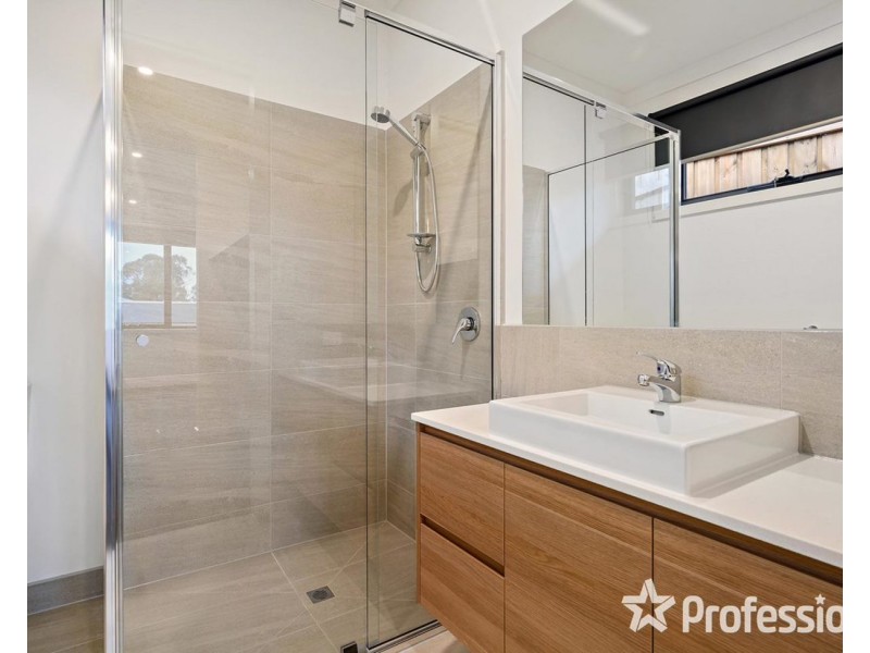 2/17 Erskine Ridge, Mooroolbark VIC 3138