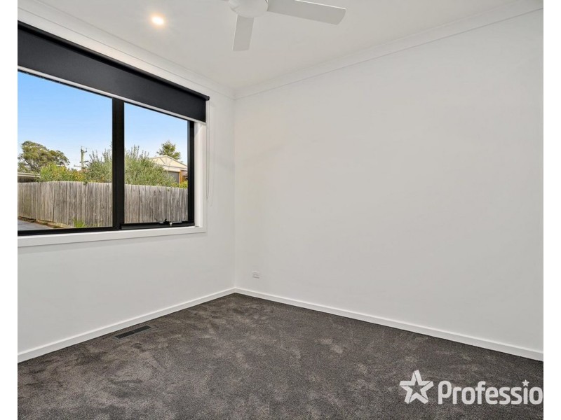 2/17 Erskine Ridge, Mooroolbark VIC 3138