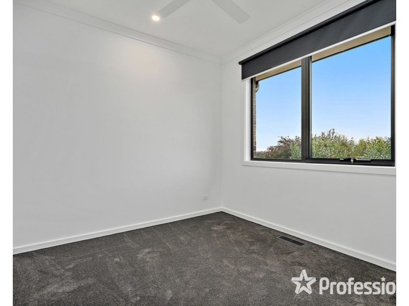 2/17 Erskine Ridge, Mooroolbark VIC 3138