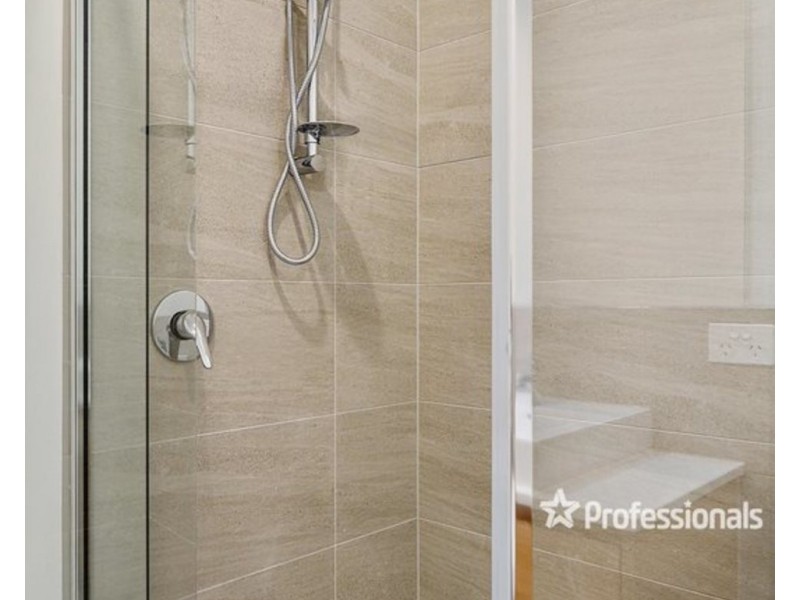 2/17 Erskine Ridge, Mooroolbark VIC 3138