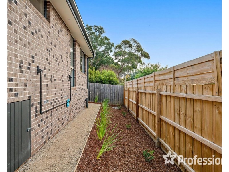 2/17 Erskine Ridge, Mooroolbark VIC 3138