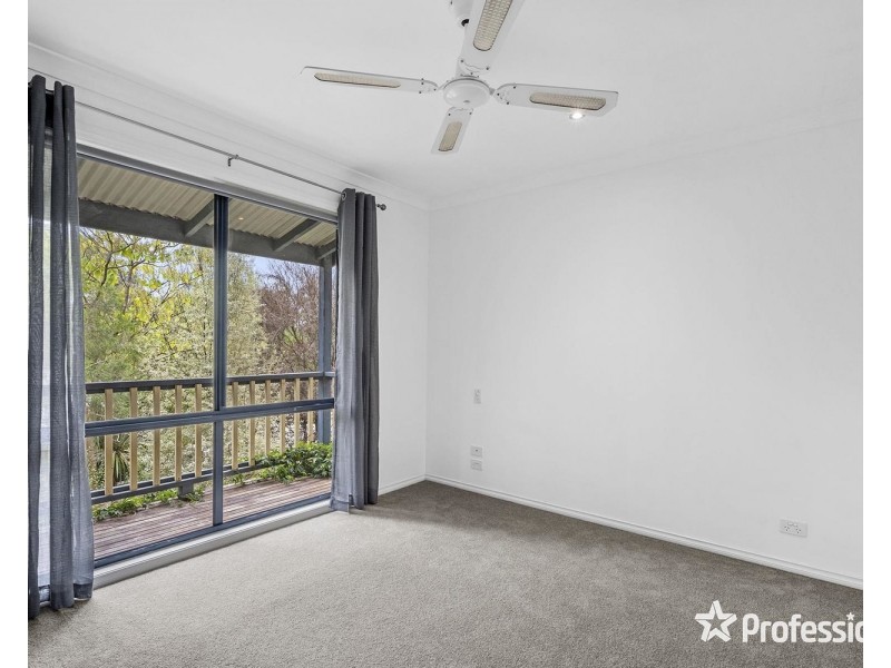 9A Edmond Crescent, Wandin North VIC 3139