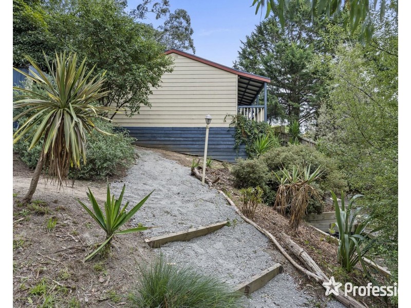 9A Edmond Crescent, Wandin North VIC 3139