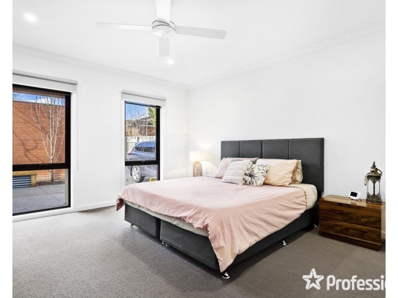 2/8 Bounty Court, Lilydale VIC 3140