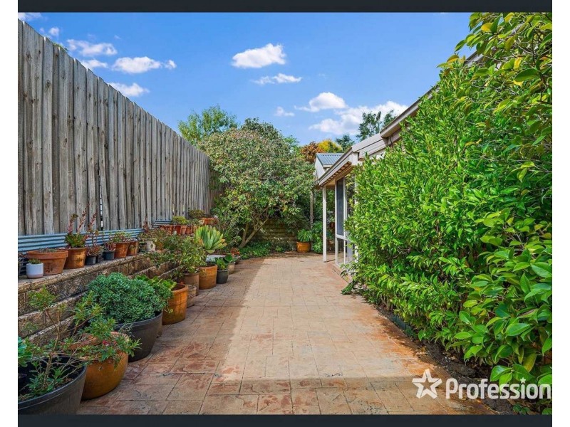 11 Kyra Close, Lilydale VIC 3140