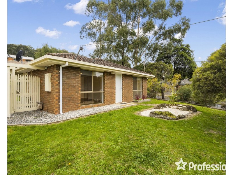 8 Trafalgar Crescent, Lilydale VIC 3140