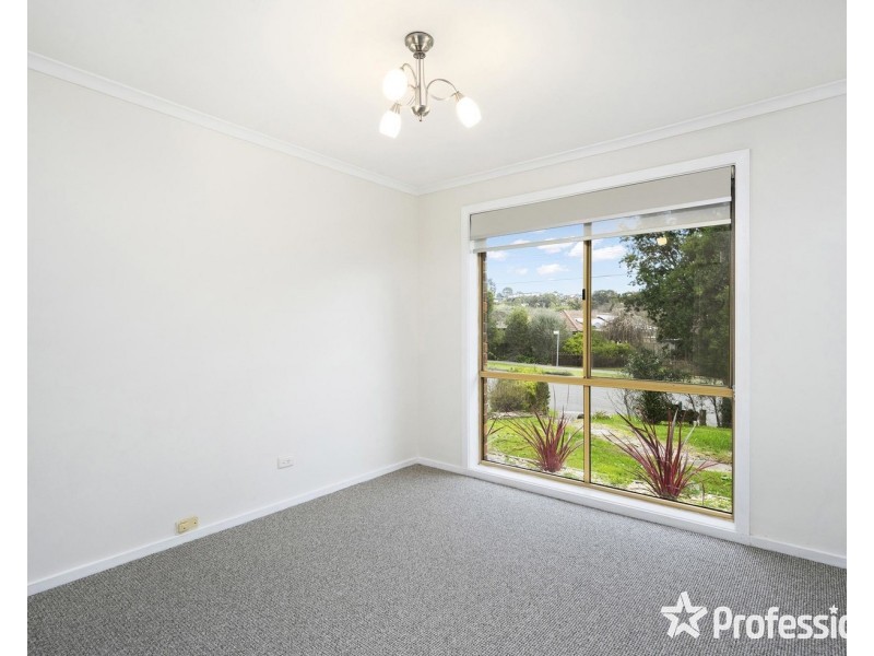 8 Trafalgar Crescent, Lilydale VIC 3140