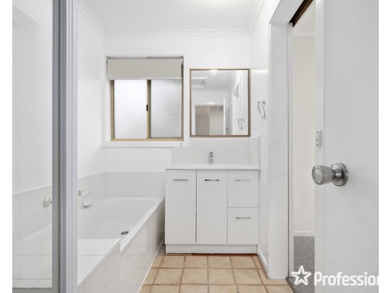 8 Trafalgar Crescent, Lilydale VIC 3140
