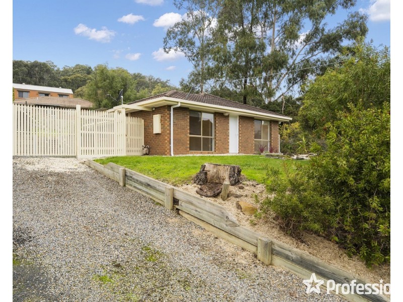 8 Trafalgar Crescent, Lilydale VIC 3140