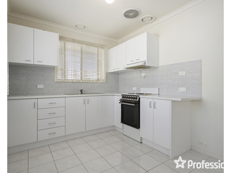 2/6 Central Avenue, Mooroolbark VIC 3138