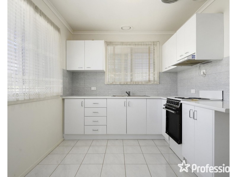 2/6 Central Avenue, Mooroolbark VIC 3138