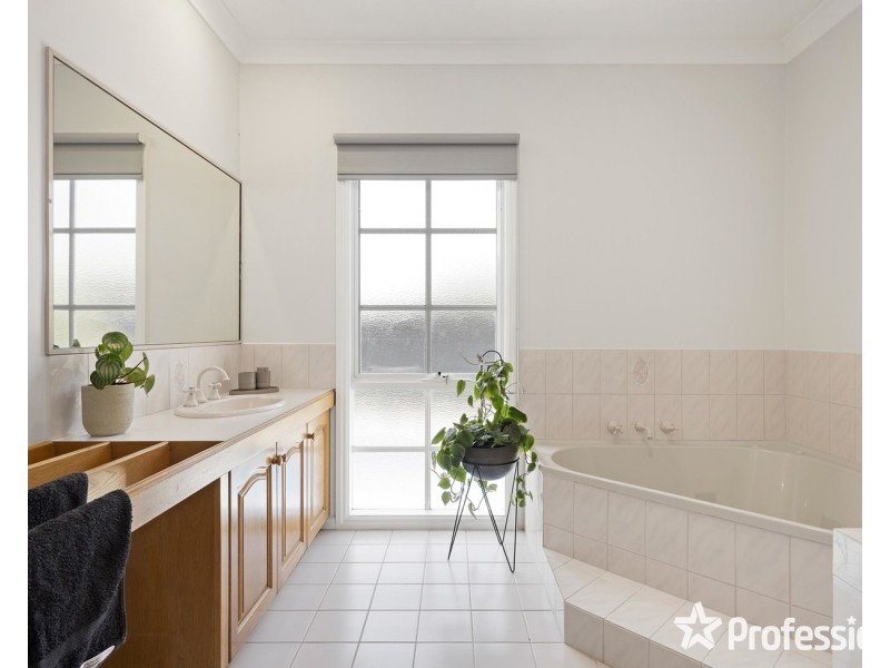 56 Lakeview Drive, Lilydale VIC 3140