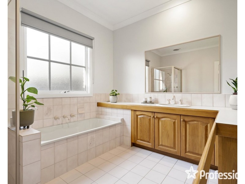 56 Lakeview Drive, Lilydale VIC 3140