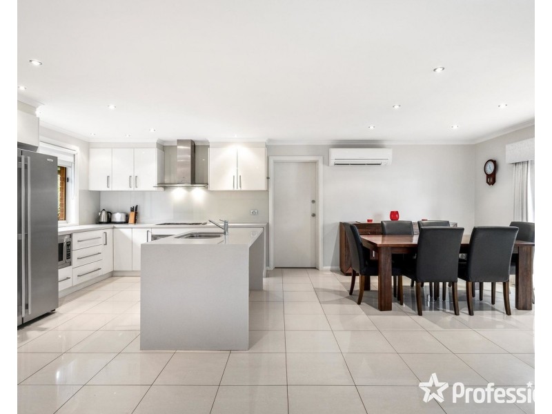 2 Rolaine Close, Lilydale VIC 3140