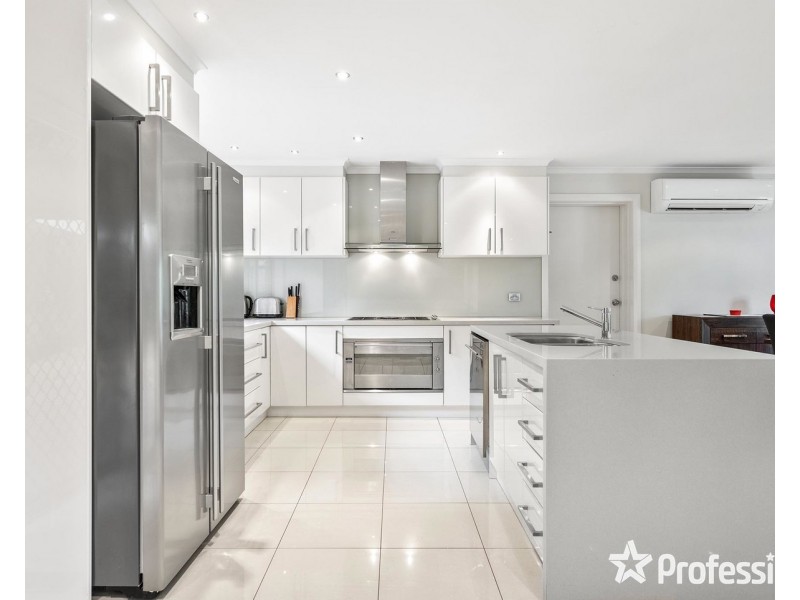 2 Rolaine Close, Lilydale VIC 3140