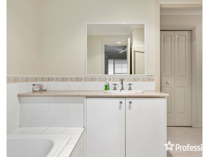 65 Pinoak Drive, Yarra Glen VIC 3775