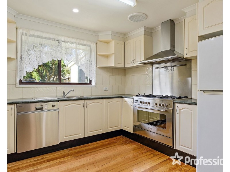 4 Priestley Crescent, Mount Evelyn VIC 3796